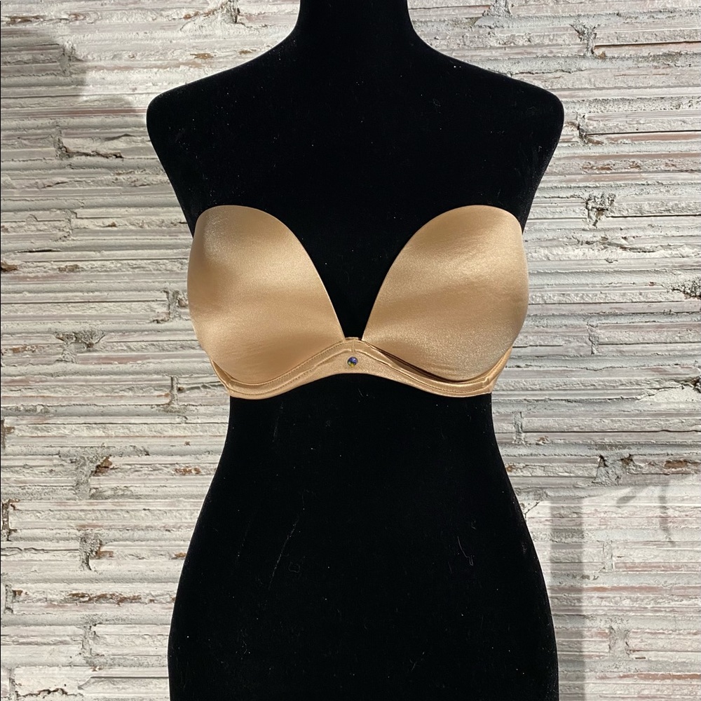 Victoria’s Secret strapless bra